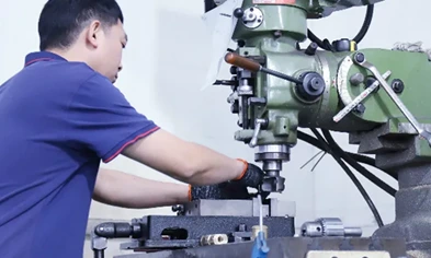 /Technician milling rigid box machine accessories on vertical milling machine
